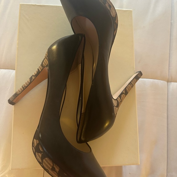 Coach Black Heels with Pointed Toe Design and High Stiletto Style - Picture 4 of 10